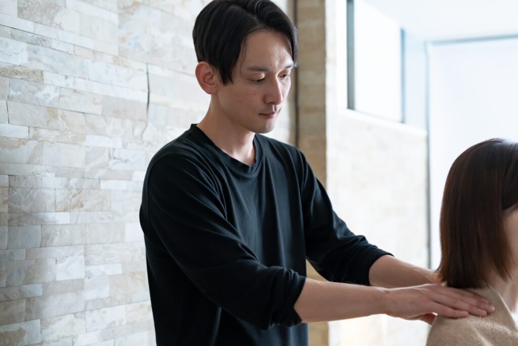 夜の副業として男性セラピストが選ばれる理由